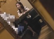 浪費癖から抜けない巨乳華奢女。客と同伴中でも他人棒を咥えさせ　いわゆる名器を生で犯す