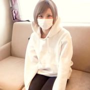 ウチの成績の悪い若い女性新人です。スレンダーで明るく気立てのいい元読者モデルでクラブでダンサー